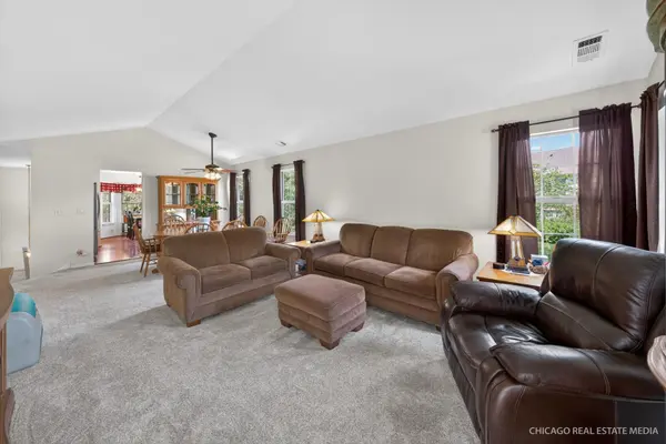634 Village RD #B, Crystal Lake, IL 60014