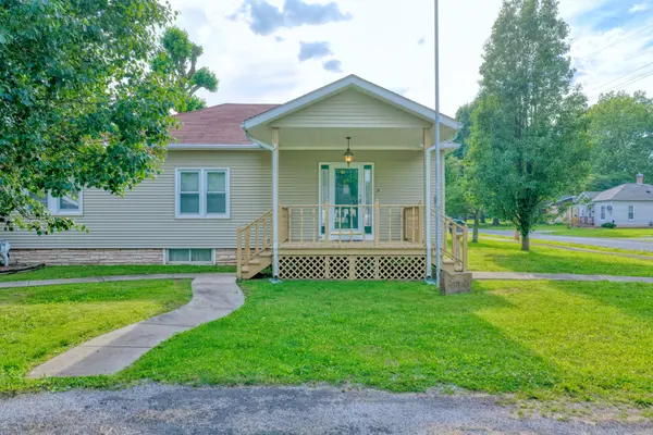 602 W Ray AVE, Christopher, IL 62822