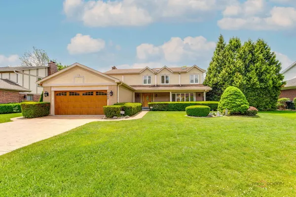3903 Kiess DR, Glenview, IL 60026