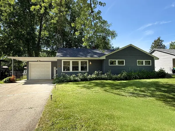 415 Parkside DR, Sycamore, IL 60178