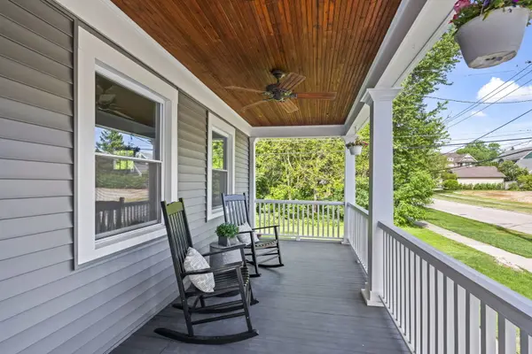 331 E Russell ST, Barrington, IL 60010