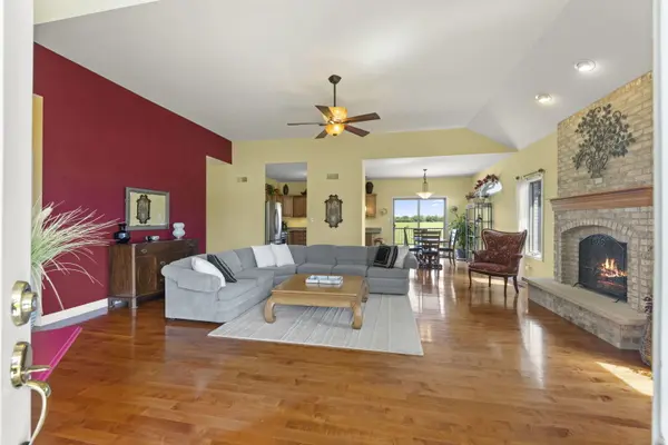 21392 Sea Ray LN, Wilmington, IL 60481