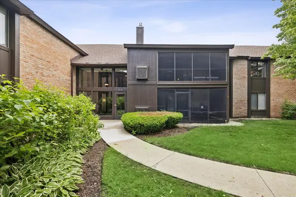 720 Saint Andrews LN #13, Crystal Lake, IL 60014