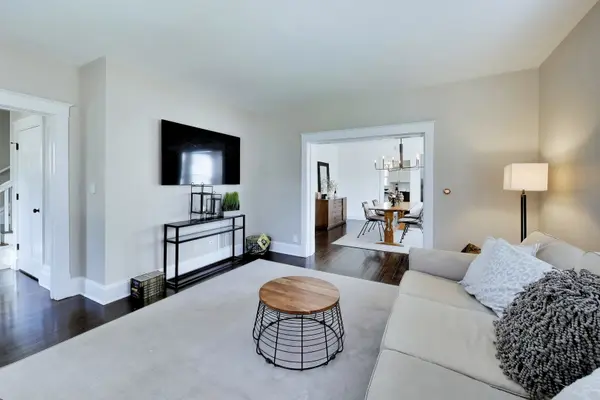 631 S Hale ST, Wheaton, IL 60187