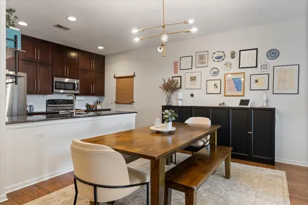 2040 W Belmont AVE #302, Chicago, IL 60618
