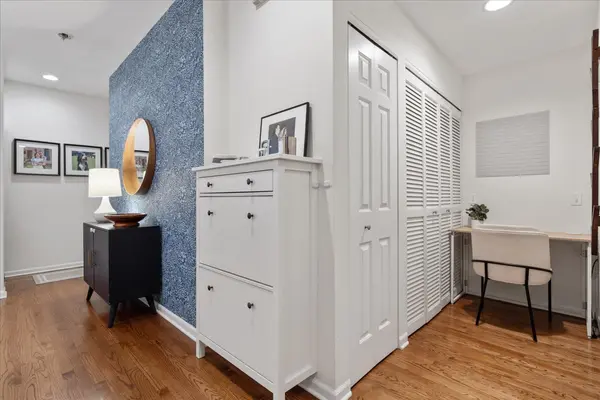 2040 W Belmont AVE #302, Chicago, IL 60618