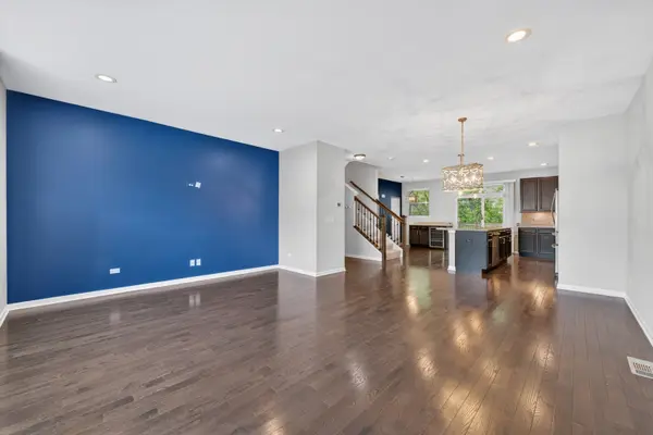 862 W Chase LN, Palatine, IL 60067