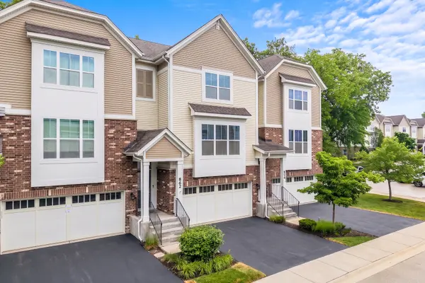 862 W Chase LN, Palatine, IL 60067