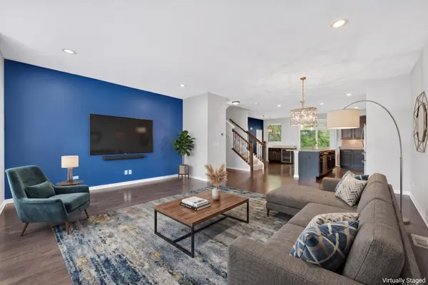 862 W Chase LN, Palatine, IL 60067