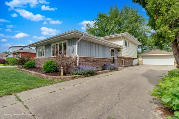 761 N Willow RD, Elmhurst, IL 60126