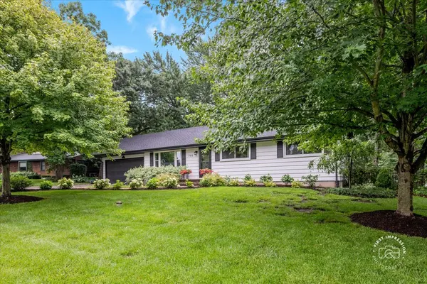 27W755 Robin LN, West Chicago, IL 60185