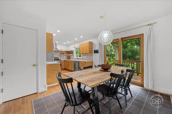 27W755 Robin LN, West Chicago, IL 60185