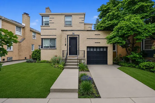 6938 Riverside DR, Berwyn, IL 60402
