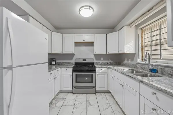 7935 S Blackstone AVE, Chicago, IL 60619