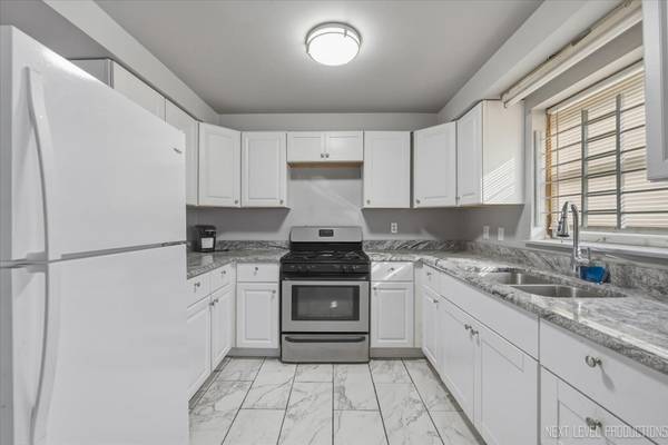 7935 S Blackstone AVE, Chicago, IL 60619