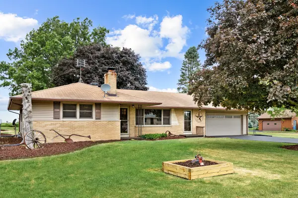 32123 New Lebanon RD, Hampshire, IL 60140