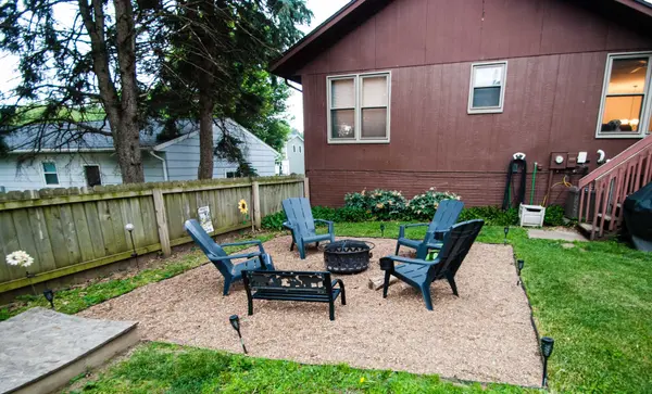 2065 Hollow View DR, Bettendorf, IA 52722