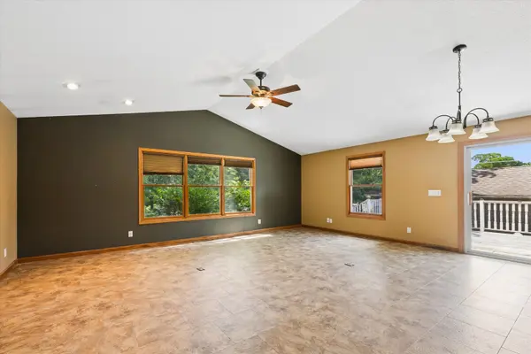 2532 Roberts ST, Bettendorf, IA 52722