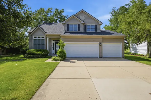 2560 Westminster LN, Aurora, IL 60506
