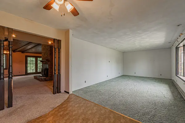13 Grand Oaks DR, Lincoln, IL 62656