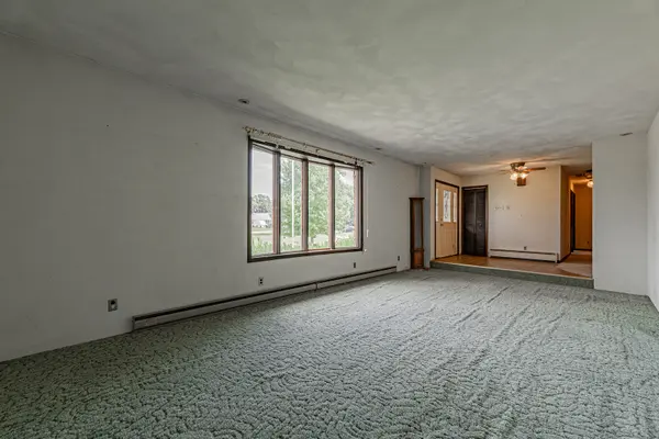 13 Grand Oaks DR, Lincoln, IL 62656