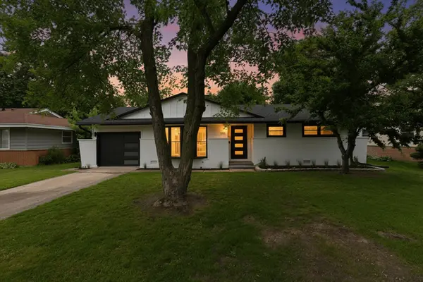 145 Wildwood RD, Elk Grove Village, IL 60007