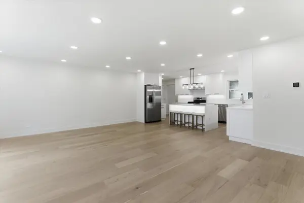 145 Wildwood RD, Elk Grove Village, IL 60007