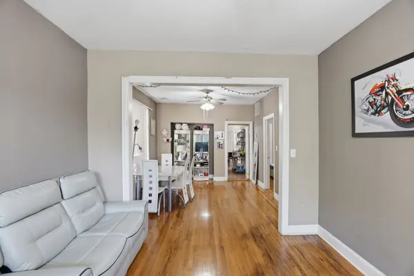4937 W Huron ST, Chicago, IL 60644