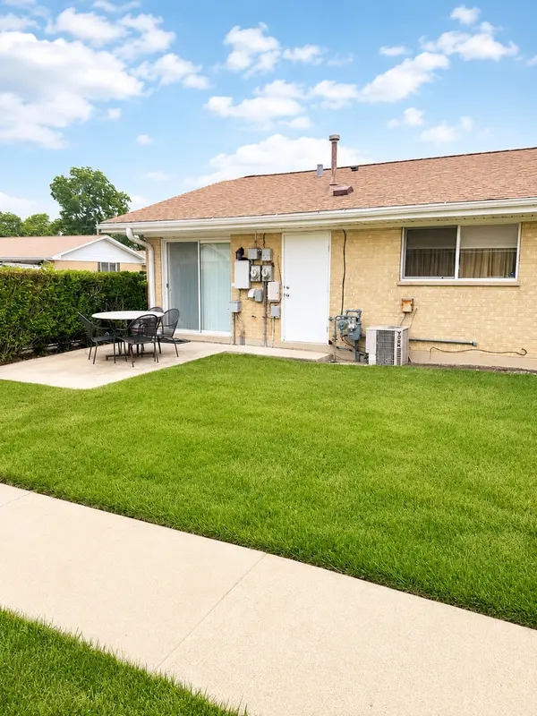 813 Valley Stream DR #D, Wheeling, IL 60090