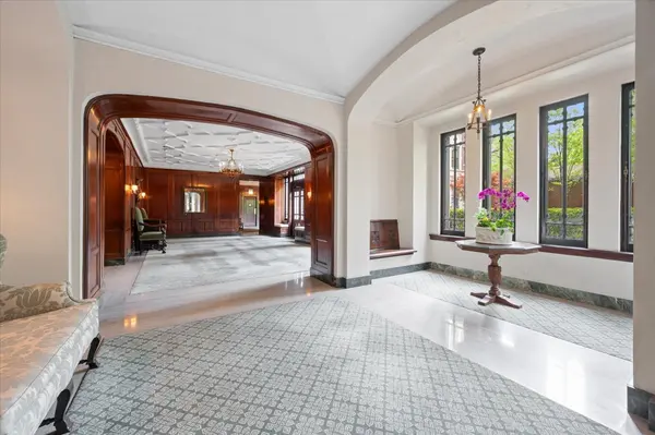 2440 N Lakeview AVE #6C, Chicago, IL 60614