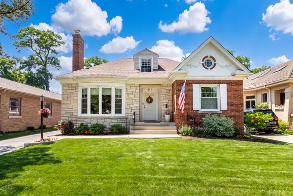106 Berry Pkwy, Park Ridge, IL 60068