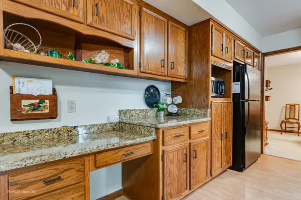 325 Twilight DR, Morris, IL 60450