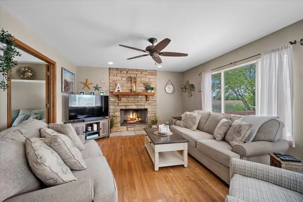 1113 Annandale DR, Elgin, IL 60123