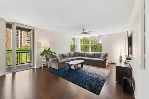 3033 N Sheridan RD #601, Chicago, IL 60657