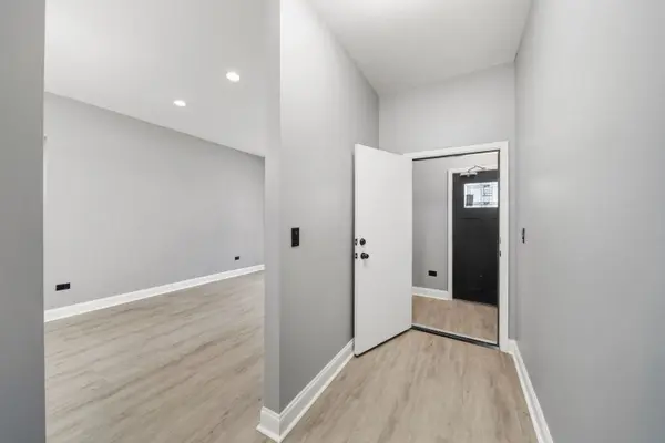 4508 W Congress Pkwy, Chicago, IL 60624