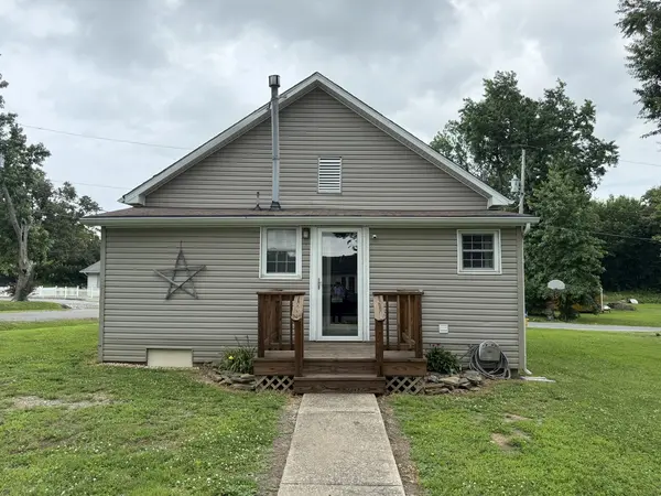 78 Academy ST, Eldorado, IL 62930