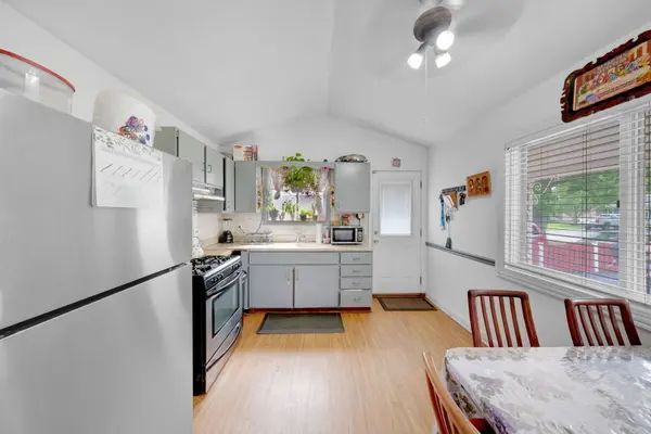 14 E Van Buren ST, Villa Park, IL 60181