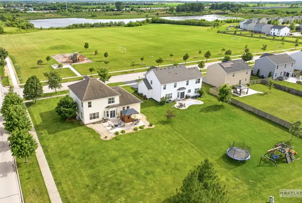 305 Shadow Wood DR, Yorkville, IL 60560