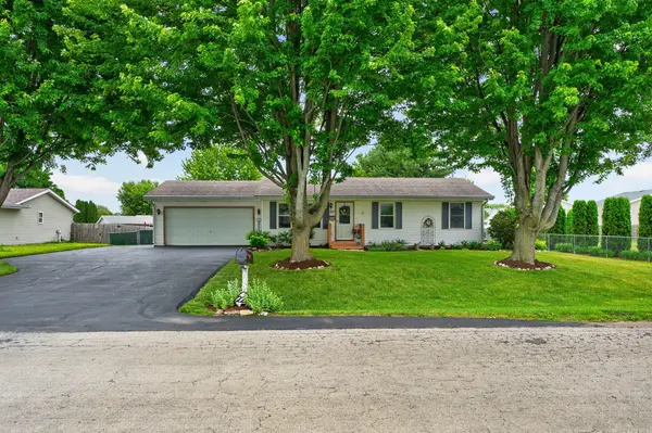225 Cloud Mist DR, Capron, IL 61012