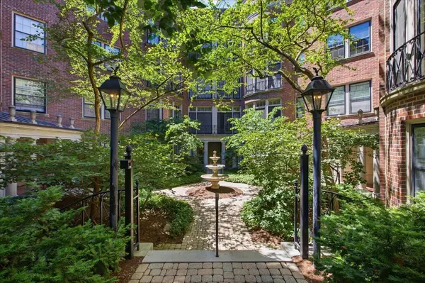 942 Michigan AVE #3, Evanston, IL 60202