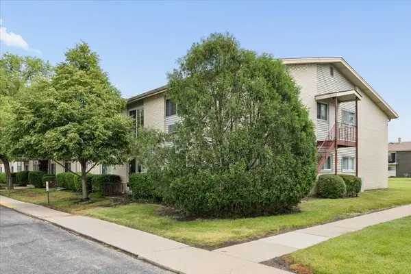 8932 Steven DR #2C, Des Plaines, IL 60016