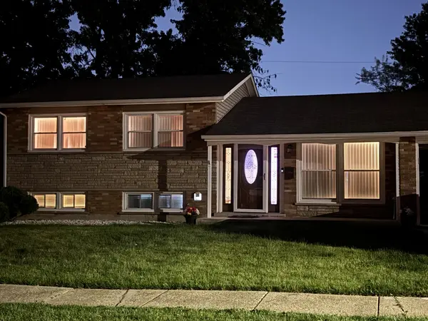 2716 Larkspur LN, Hazel Crest, IL 60429