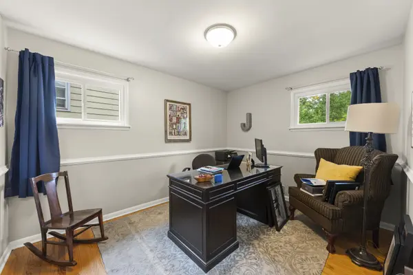 1106 LYFORD LN, Wheaton, IL 60187