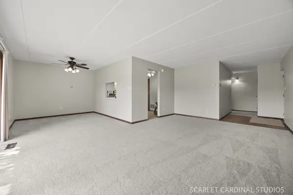 6223 Lake Park LN #B, Willowbrook, IL 60527