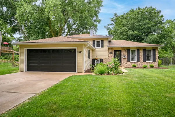 1970 Nottingham LN, Wheaton, IL 60189