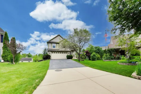 15 Lenox CT, South Elgin, IL 60177