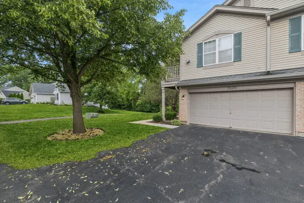 1535 Auburn LN, Gurnee, IL 60031