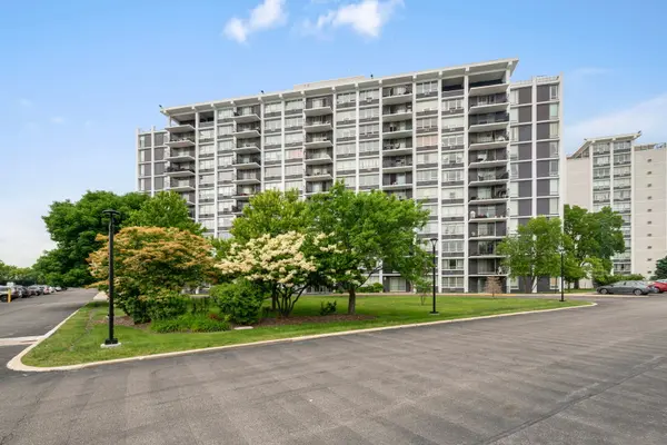 8809 Golf RD #8A, Niles, IL 60714