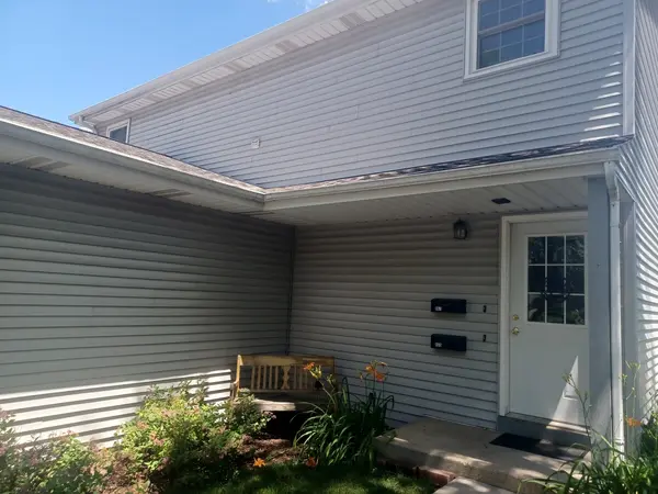 855-857 Rhodes ST, Woodstock, IL 60098