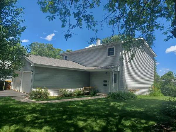 855-857 Rhodes ST, Woodstock, IL 60098